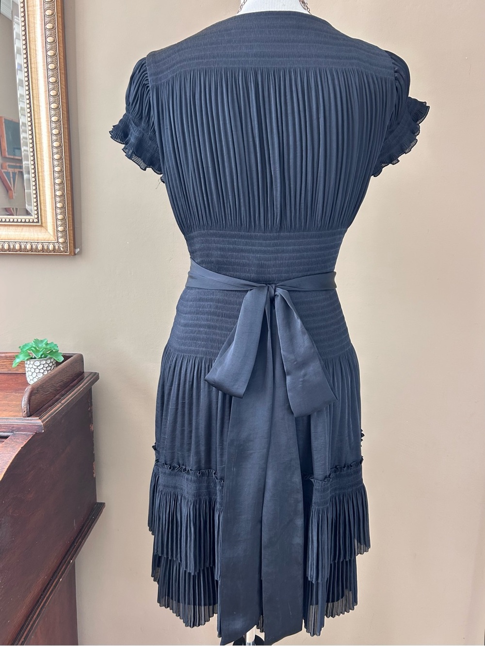 Diane von Furstenberg Pamelot Wrap Dress Black Pleated Satin Short Sleeve Size 6 - Picture 9 of 12